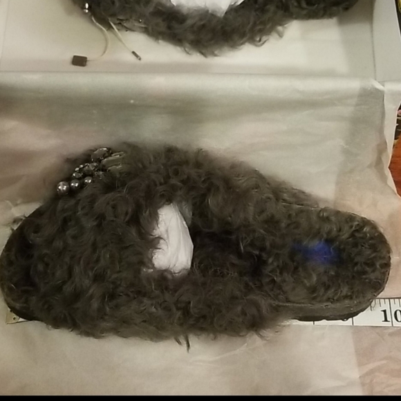 Movie's Shearling Rhinestone Brooch Flat Cozy Sandals Gray Size 8 - Picture 6 of 8